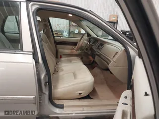 2006 Mercury Grand Marquis LS Premium with VIN 2MEFM75V86X652742, listed as a IAAI auction lot 41839679 with 212,821 mi miles. Bid and sale history available at carsss.com. Image 5.