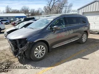 2017 Chrysler Pacifica Touring L z VIN 2C4RC1BG9HR733650, wystawiony jako Copart lot #49476635 z przebiegiem 96 106 mil mil oraz Szkoda całkowita • Salvage title. Historia ofert i sprzedaży dostępna na DreamBid. Obrazek 1.