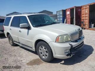 2006 Lincoln Navigator Luxury with VIN 5LMFU27566LJ23992, listed as a IAAI auction lot 41724936 with 189,727 mi miles. Bid and sale history available at carsss.com. Image 1.