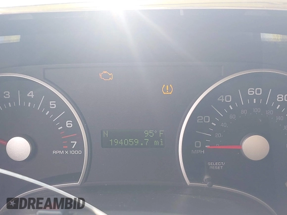 2008 Ford Explorer XLT z VIN 1FMEU73E98UA92588, wystawiony jako IAAI lot #42612972 z przebiegiem 194 059 mil mil oraz . Historia ofert i sprzedaży dostępna na DreamBid. Obrazek 7.