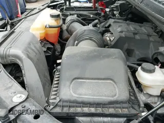 2018 Ford F-150 XL z VIN 1FTEW1EP0JFA87509, wystawiony jako IAAI lot #42992361 z przebiegiem 142 397 mil mil oraz . Historia ofert i sprzedaży dostępna na DreamBid. Obrazek 19.