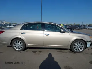 2008 Toyota Avalon XL z VIN 4T1BK36B48U256087, wystawiony jako IAAI lot #42186677 z przebiegiem 191 974 mil mil oraz . Historia ofert i sprzedaży dostępna na DreamBid. Obrazek 14.
