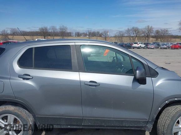 2020 Chevrolet Trax LS with VIN 3GNCJNSB6LL208534, listed as a IAAI auction lot 41923764 with 88,009 mi miles. Bid and sale history available at carsss.com. Image 14.