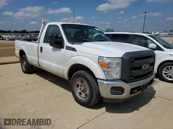 2015 Ford F-250 XL z VIN 1FTBF2A68FEB80829, wystawiony jako Copart lot #54684575 z przebiegiem 300 026 mil mil oraz Czysty tytuł • Clean title. Historia ofert i sprzedaży dostępna na DreamBid. Obrazek 4.