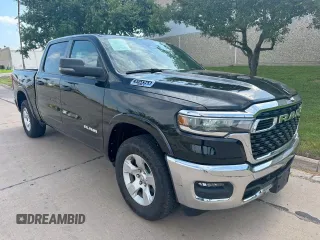 2025 Ram 1500 Big Horn z VIN 1C6SRFFP3SN562722, wystawiony jako Copart lot #58985805 z przebiegiem 11 998 mil mil oraz Czysty tytuł • Clean title. Historia ofert i sprzedaży dostępna na DreamBid. Obrazek 1.