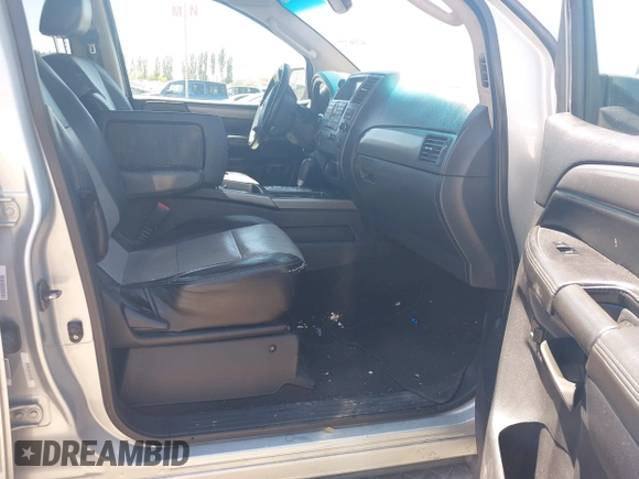 2009 Nissan Armada LE z VIN 5N1BA08C09N601876, wystawiony jako IAAI lot #42196727 z przebiegiem 247 253 mil mil oraz . Historia ofert i sprzedaży dostępna na DreamBid. Obrazek 5.