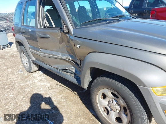 2007 Jeep Liberty Sport with VIN 1J4GK48K77W502284, listed as a IAAI auction lot 41323341 with 223,050 mi miles. Bid and sale history available at carsss.com. Image 6.