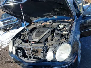 2007 Mercedes-Benz E-Class 3.5L with VIN WDBUF87X27X215963, listed as a IAAI auction lot 41424948 with 117,508 mi miles. Bid and sale history available at carsss.com. Image 10.