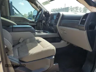 2019 Ford F-350 XL with VIN 1FT8W3DT3KEG72017, listed as a Copart auction lot 50609235 with 161,842 mi miles and Salvage title. Bid and sale history available at DreamBid. Image 5.