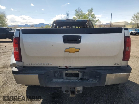2014 Chevrolet Silverado 3500HD LTZ z VIN 1GC4K1C85EF117886, wystawiony jako Copart lot #50404755 z przebiegiem Nie podano mil oraz Nie do naprawy • Non repairable. Historia ofert i sprzedaży dostępna na DreamBid. Obrazek 6.