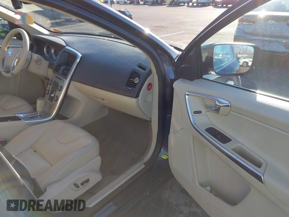 2012 Volvo XC60 3.0L with VIN YV4902DZ9C2309922, listed as a IAAI auction lot 41853170 with 121,325 mi miles. Bid and sale history available at carsss.com. Image 5.