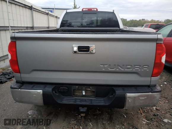 2017 Toyota Tundra SR5 z VIN 5TFRW5F19HX216001, wystawiony jako Copart lot #83469664 z przebiegiem 88 905 mil mil oraz Szkoda całkowita • Salvage title. Historia ofert i sprzedaży dostępna na DreamBid. Obrazek 6.