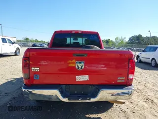 2017 Ram 1500 SLT z VIN 1C6RR6GG5HS678804, wystawiony jako IAAI lot #42050344 z przebiegiem 210 987 mil mil oraz . Historia ofert i sprzedaży dostępna na DreamBid. Obrazek 17.