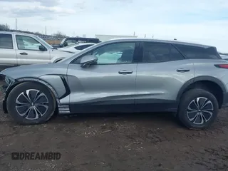 2024 Chevrolet Blazer EV eAWD LT z VIN 3GNKDBRJ0RS277894, wystawiony jako IAAI lot #41684973 z przebiegiem 5034 mil mil oraz . Historia ofert i sprzedaży dostępna na DreamBid. Obrazek 15.