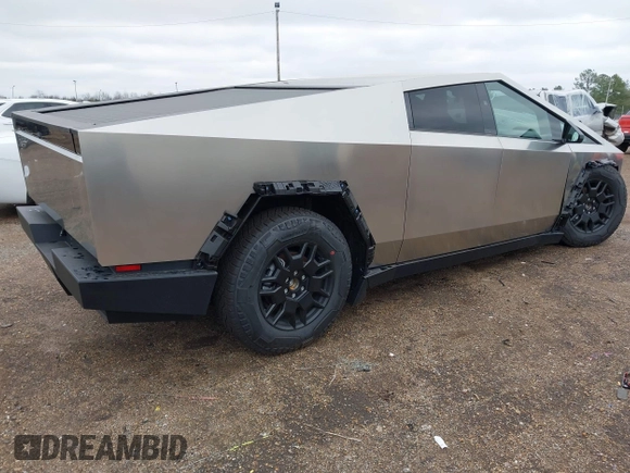 2024 Tesla Cybertruck z VIN 7G2CEHED6RA042416, wystawiony jako IAAI lot #41324245 z przebiegiem 332 mil mil oraz . Historia ofert i sprzedaży dostępna na DreamBid. Obrazek 4.