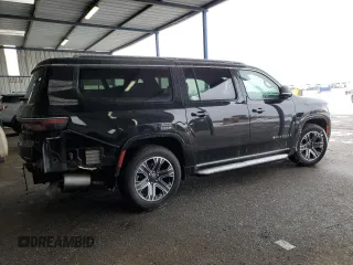 2024 Jeep Wagoneer Series II z VIN 1C4SJSBP6RS181618, wystawiony jako Copart lot #45352565 z przebiegiem 12 061 mil mil oraz Czysty tytuł • Clean title. Historia ofert i sprzedaży dostępna na DreamBid. Obrazek 3.