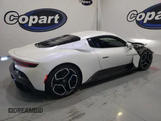 2022 Maserati MC20 z VIN ZAM24BXA9N0379820, wystawiony jako Copart lot #60504114 z przebiegiem 1962 mil mil oraz Szkoda całkowita • Salvage title. Historia ofert i sprzedaży dostępna na DreamBid. Obrazek 3.