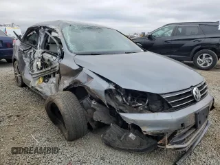 2015 Volkswagen Jetta SE with VIN 3VWD17AJ9FM329149, listed as a Copart auction lot 59561285 with 111,552 mi miles and Salvage title. Bid and sale history available at DreamBid. Image 4.