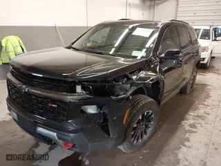 2024 Chevrolet Traverse AWD Z71 with VIN 1GNEVJKS7RJ198778, listed as a IAAI auction lot 41729998 with 8,051 mi miles. Bid and sale history available at carsss.com. Image 2.