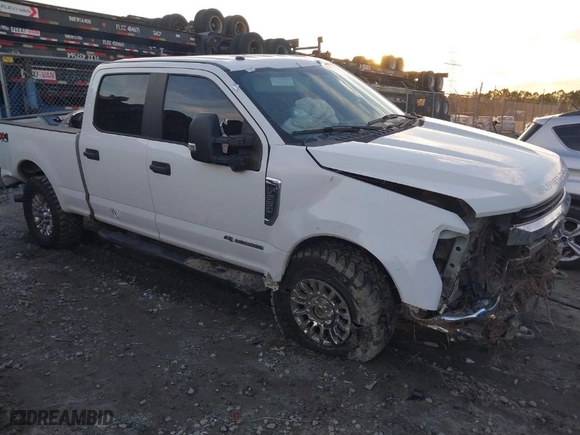 2017 Ford Super Duty F-250 SRW Lariat with VIN 1FT7W2BT0HEE78045, listed as a IAAI auction lot 41345496 with 245,720 mi miles. Bid and sale history available at carsss.com. Image 1.