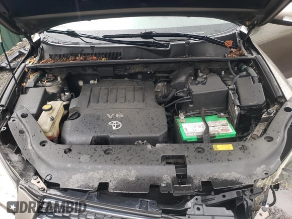 2010 Toyota RAV4 Limited z VIN JTMDK4DV6AD012804, wystawiony jako Copart lot #56024605 z przebiegiem Nie podano mil oraz Szkoda całkowita • Salvage title. Historia ofert i sprzedaży dostępna na DreamBid. Obrazek 12.