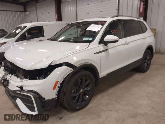 2024 Volkswagen Tiguan SE with VIN 3VVMB7AX6RM135219, listed as a IAAI auction lot 42311133 with 7,885 mi miles and . Bid and sale history available at DreamBid. Image 17.
