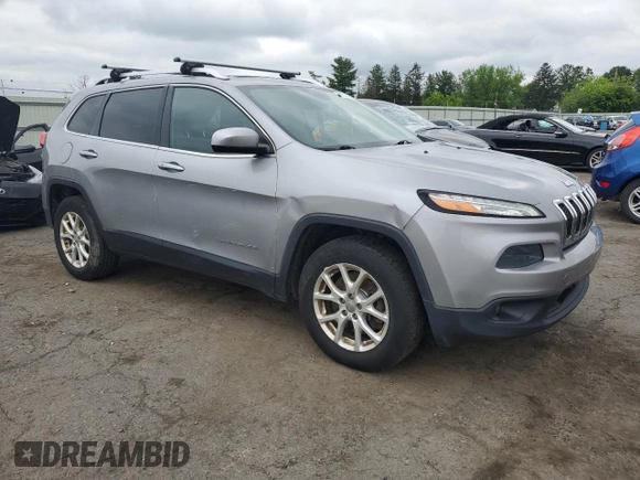 2014 Jeep Cherokee Latitude z VIN 1C4PJMCS8EW286152, wystawiony jako Copart lot #60332475 z przebiegiem 102 434 mil mil oraz Szkoda całkowita • Salvage title. Historia ofert i sprzedaży dostępna na DreamBid. Obrazek 4.
