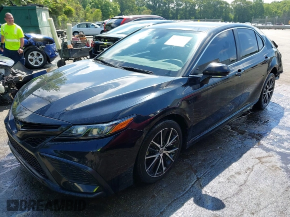 2022 Toyota Camry SE z VIN 4T1G11AK2NU499302, wystawiony jako IAAI lot #42233378 z przebiegiem 122 635 mil mil oraz . Historia ofert i sprzedaży dostępna na DreamBid. Obrazek 18.