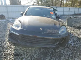 2016 Porsche Cayenne with VIN WP1AA2A21GKA38072, listed as a Copart auction lot 43082985 with 0 mi miles and Salvage Title. Bid and sale history available at carsss.com. Image 5.