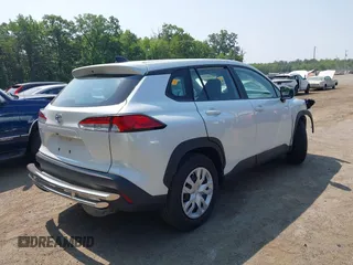 2024 Toyota Corolla Cross L z VIN 7MUAAAAG3RV093387, wystawiony jako IAAI lot #42406766 z przebiegiem 13 598 mil mil oraz . Historia ofert i sprzedaży dostępna na DreamBid. Obrazek 4.
