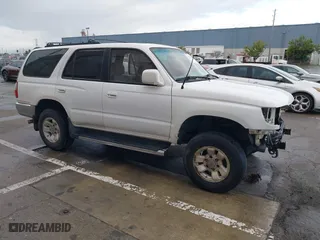 1997 Toyota 4Runner SR5 with VIN JT3GN86R1V0024288, listed as a IAAI auction lot 41788296 with 275,697 mi miles. Bid and sale history available at carsss.com. Image 1.