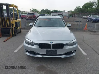 2013 BMW 3 Series 328i xDrive z VIN WBA3B5C56DF596873, wystawiony jako IAAI lot #42504933 z przebiegiem 113 918 mil mil oraz . Historia ofert i sprzedaży dostępna na DreamBid. Obrazek 6.