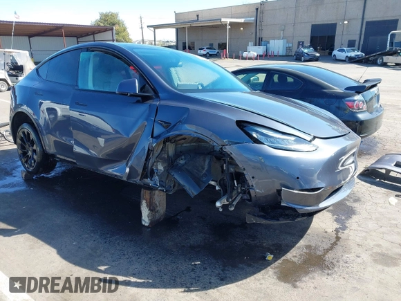 2020 Tesla Model Y Long Range with VIN 5YJYGDEF8LF000658, listed as a IAAI auction lot 41669246 with 44,281 mi miles and . Bid and sale history available at DreamBid. Image 1.