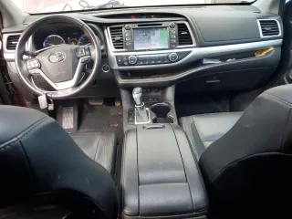 2018 Toyota Highlander SE with VIN 5TDJZRFH0JS874049, listed as a Copart auction lot 54959505 with 92,561 mi miles and Salvage title. Bid and sale history available at DreamBid. Image 8.