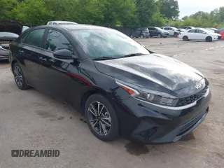 2024 Kia Forte LXS z VIN 3KPF24AD5RE750480, wystawiony jako IAAI lot #42339006 z przebiegiem 20 792 mil mil oraz . Historia ofert i sprzedaży dostępna na DreamBid. Obrazek 1.