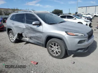 2017 Jeep Cherokee Latitude z VIN 1C4PJMCB5HD213966, wystawiony jako Copart lot #54869785 z przebiegiem 70 233 mil mil oraz Szkoda całkowita • Salvage title. Historia ofert i sprzedaży dostępna na DreamBid. Obrazek 4.