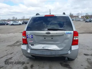 2008 Kia Sedona with VIN KNDMB133086255036, listed as a IAAI auction lot 41923884 with 269,470 mi miles. Bid and sale history available at carsss.com. Image 16.