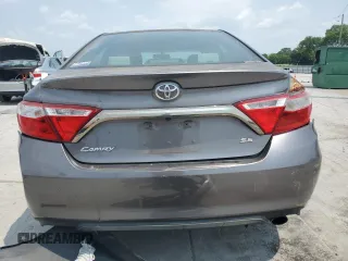 2015 Toyota Camry XLE z VIN 4T1BF1FK4FU039015, wystawiony jako Copart lot #59293295 z przebiegiem 130 335 mil mil oraz Szkoda całkowita • Salvage title. Historia ofert i sprzedaży dostępna na DreamBid. Obrazek 6.