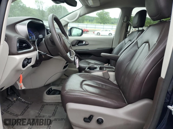 2019 Chrysler Pacifica Touring Plus z VIN 2C4RC1FG7KR700776, wystawiony jako Copart lot #55738835 z przebiegiem 113 502 mil mil oraz Szkoda całkowita • Salvage title. Historia ofert i sprzedaży dostępna na DreamBid. Obrazek 7.