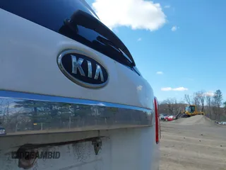 2011 Kia Sorento LX with VIN 5XYKT4A18BG173907, listed as a IAAI auction lot 41895550 with 187,889 mi miles. Bid and sale history available at carsss.com. Image 6.