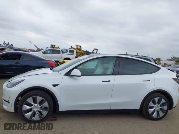 2024 Tesla Model Y with VIN 7SAYGDED4RF055859, listed as a IAAI auction lot 42201099 with 17,373 mi miles and . Bid and sale history available at DreamBid. Image 14.
