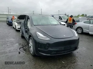 2022 Tesla Model Y Long Range z VIN 7SAYGDEE0NF327147, wystawiony jako Copart lot #58422885 z przebiegiem 39 021 mil mil oraz Szkody całkowita. Historia ofert i sprzedaży dostępna na DreamBid. Obrazek 14.