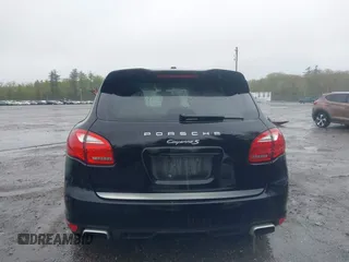 2014 Porsche Cayenne S с VIN WP1AB2A25ELA59365, выставлен на аукционе IAAI как лот 42233940 с пробегом 76 454 миль миль и . История ставок и продаж доступна на DreamBid. Изображение 16.