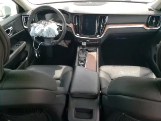 2020 Volvo V60 Momentum z VIN YV1102EK3L2359730, wystawiony jako Copart lot #57458344 z przebiegiem 20 251 mil mil oraz . Historia ofert i sprzedaży dostępna na DreamBid. Obrazek 8.