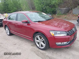 2015 Volkswagen Passat SE z VIN 1VWBV7A3XFC084781, wystawiony jako IAAI lot #42166966 z przebiegiem 85 109 mil mil oraz . Historia ofert i sprzedaży dostępna na DreamBid. Obrazek 1.