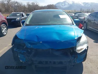 2012 Ford Focus SE z VIN 1FAHP3K29CL234239, wystawiony jako IAAI lot #41901941 z przebiegiem 186 526 mil mil oraz . Historia ofert i sprzedaży dostępna na DreamBid. Obrazek 13.