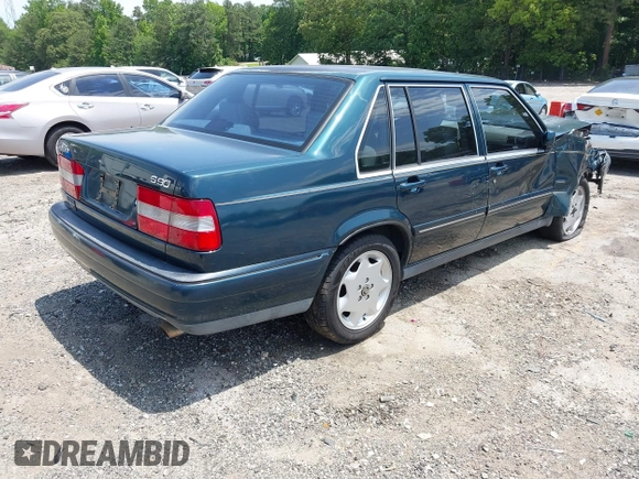 1998 Volvo S90 z VIN YV1KS9605W1128293, wystawiony jako IAAI lot #42332645 z przebiegiem 252 576 mil mil oraz . Historia ofert i sprzedaży dostępna na DreamBid. Obrazek 4.