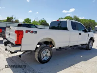 2017 Ford F-250 XLT with VIN 1FT7X2B63HED50048, listed as a Copart auction lot 61651905 with 236,773 mi miles and Clean title. Bid and sale history available at DreamBid. Image 3.