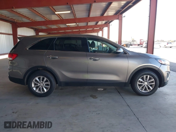 2018 Kia Sorento LX with VIN 5XYPG4A39JG417378, listed as a IAAI auction lot 41671284 with 216,876 mi miles. Bid and sale history available at carsss.com. Image 13.