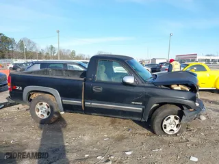 2001 Chevrolet Silverado 1500 LS with VIN 1GCEK14T11Z103743, listed as a IAAI auction lot 41300118 with 1 mi miles. Bid and sale history available at carsss.com. Image 13.